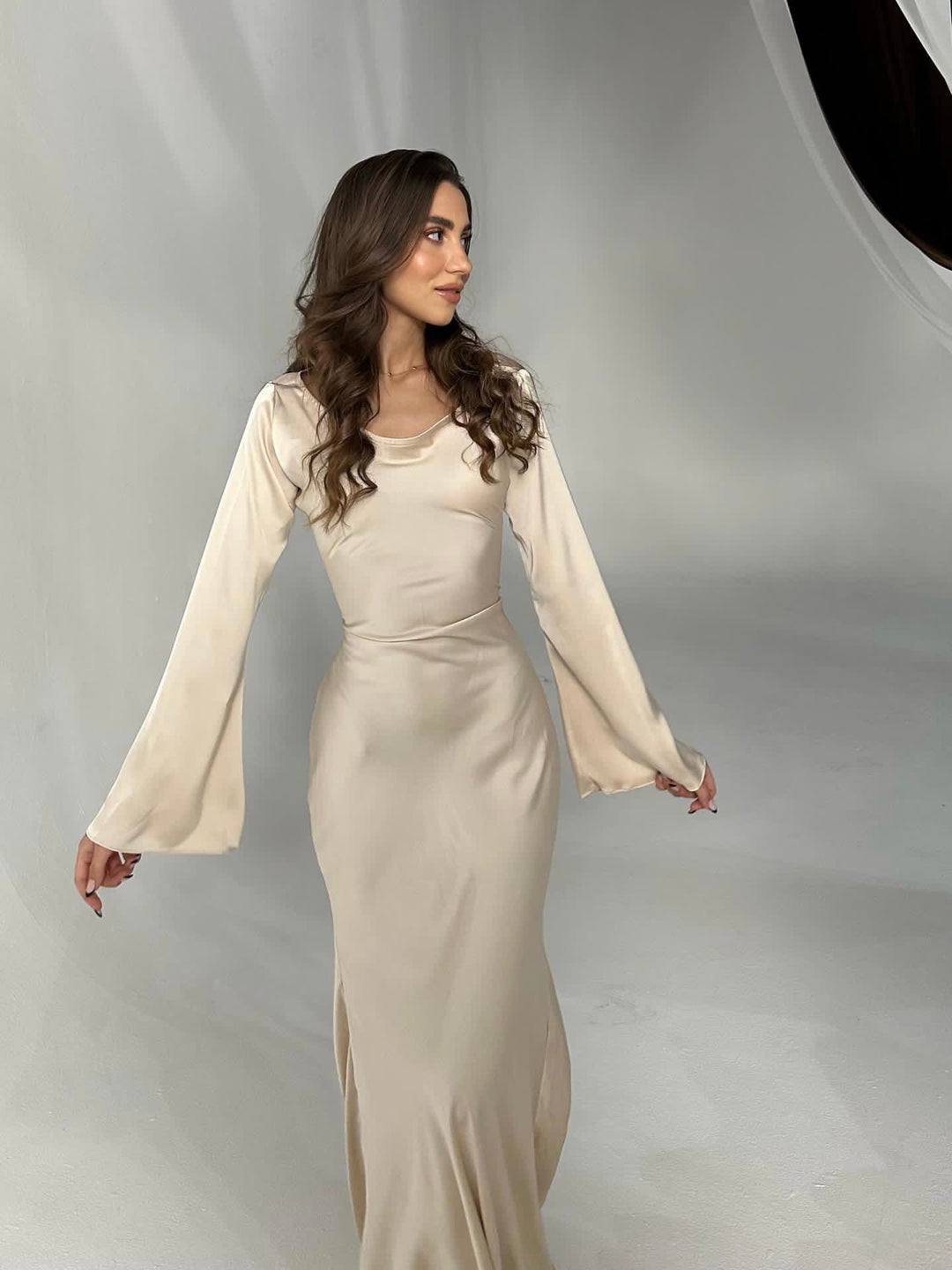 Long-sleeve maxi dress – Effortless elegance for every occasion