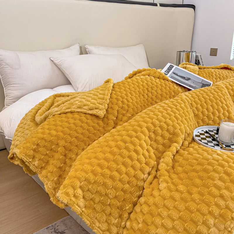 Plaid Soft Warm Plush Velvet Blanket – Cozy Sofa Throw & Bedspread for Adults, Kids & Pets
