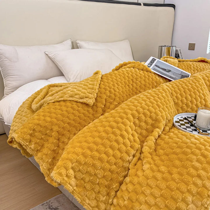 Plaid Soft Warm Plush Velvet Blanket – Cozy Sofa Throw & Bedspread for Adults, Kids & Pets
