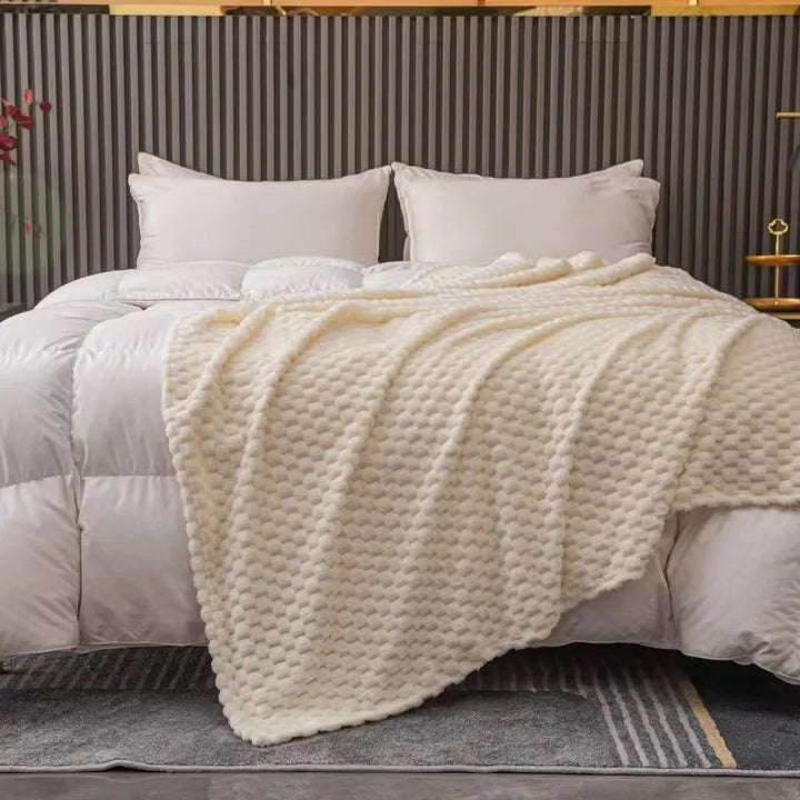 Plaid Soft Warm Plush Velvet Blanket – Cozy Sofa Throw & Bedspread for Adults, Kids & Pets