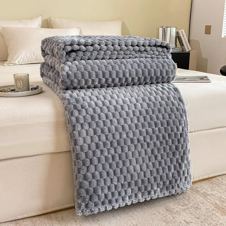 Plaid Soft Warm Plush Velvet Blanket – Cozy Sofa Throw & Bedspread for Adults, Kids & Pets
