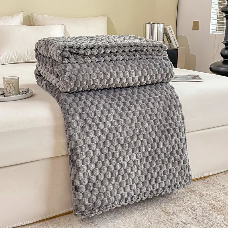 Plaid Soft Warm Plush Velvet Blanket – Cozy Sofa Throw & Bedspread for Adults, Kids & Pets