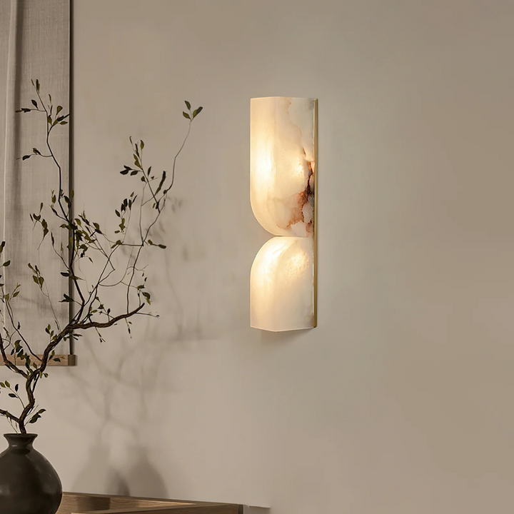 Sculptural wall lamp in alabaster with accents in Japandi brass