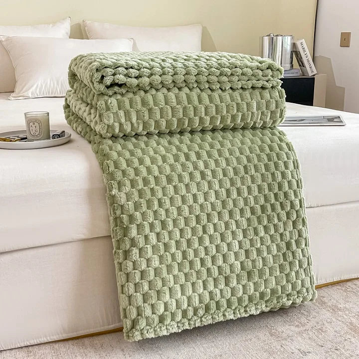 Plaid Soft Warm Plush Velvet Blanket – Cozy Sofa Throw & Bedspread for Adults, Kids & Pets