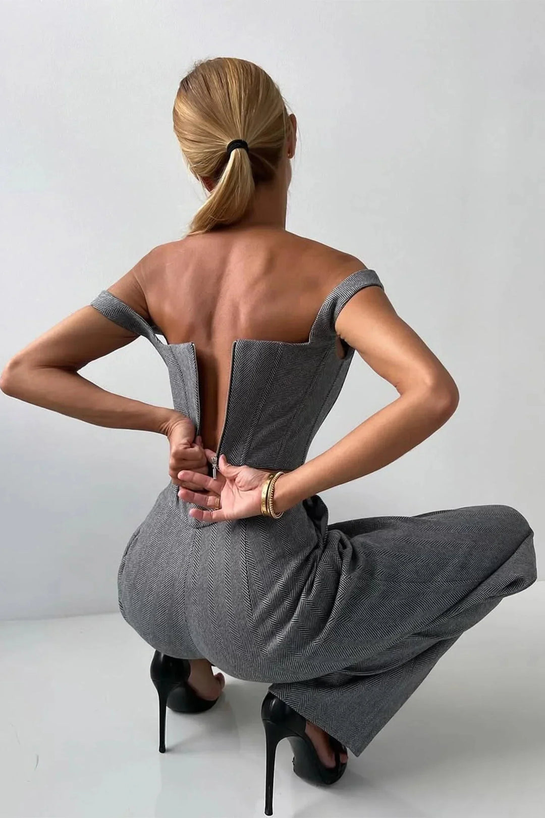 Helena - Women's three-piece fitted outfit with fitted top