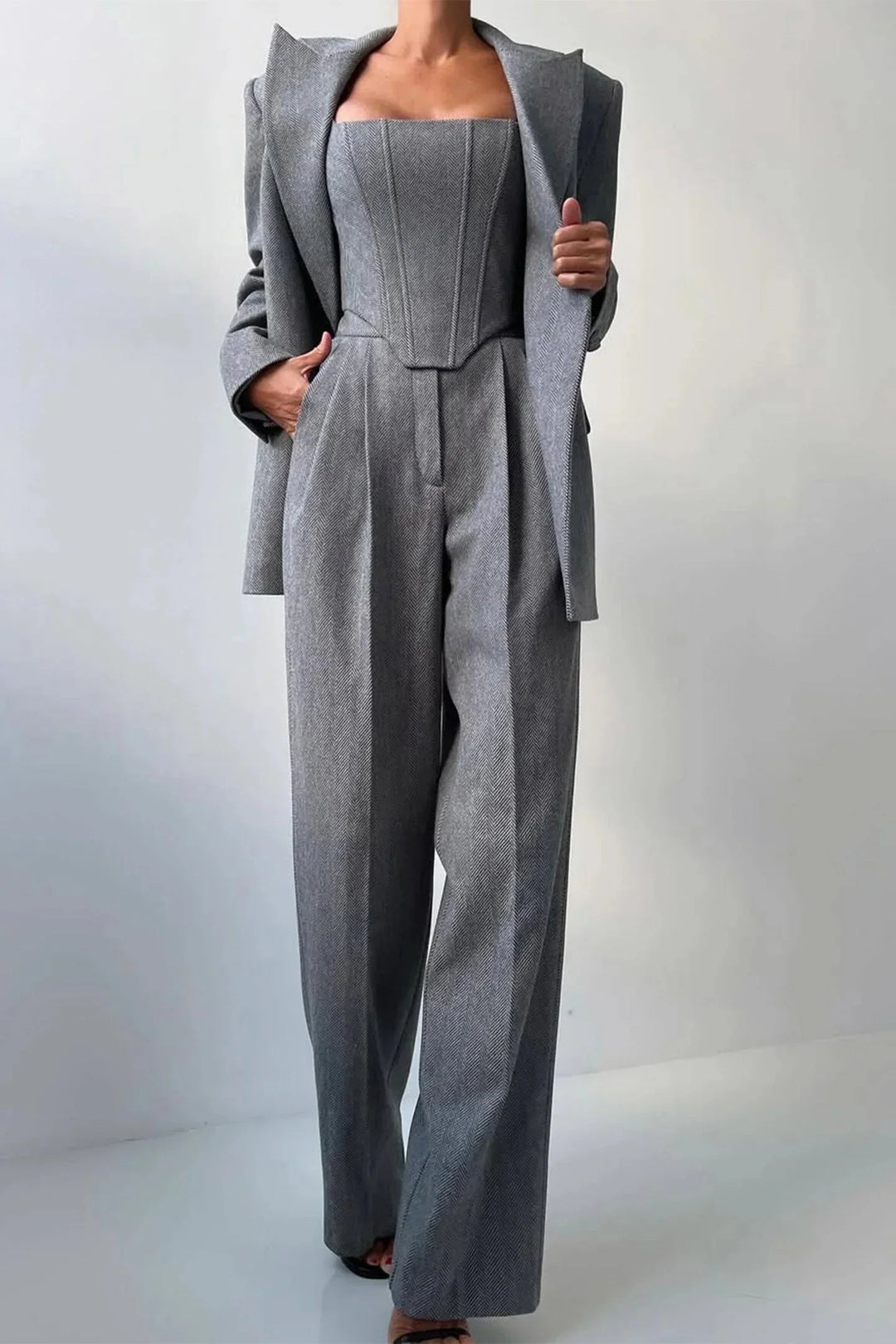 Helena - Women's three-piece fitted outfit with fitted top