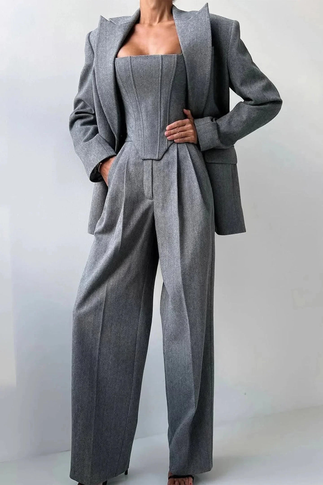 Helena - Women's three-piece fitted outfit with fitted top