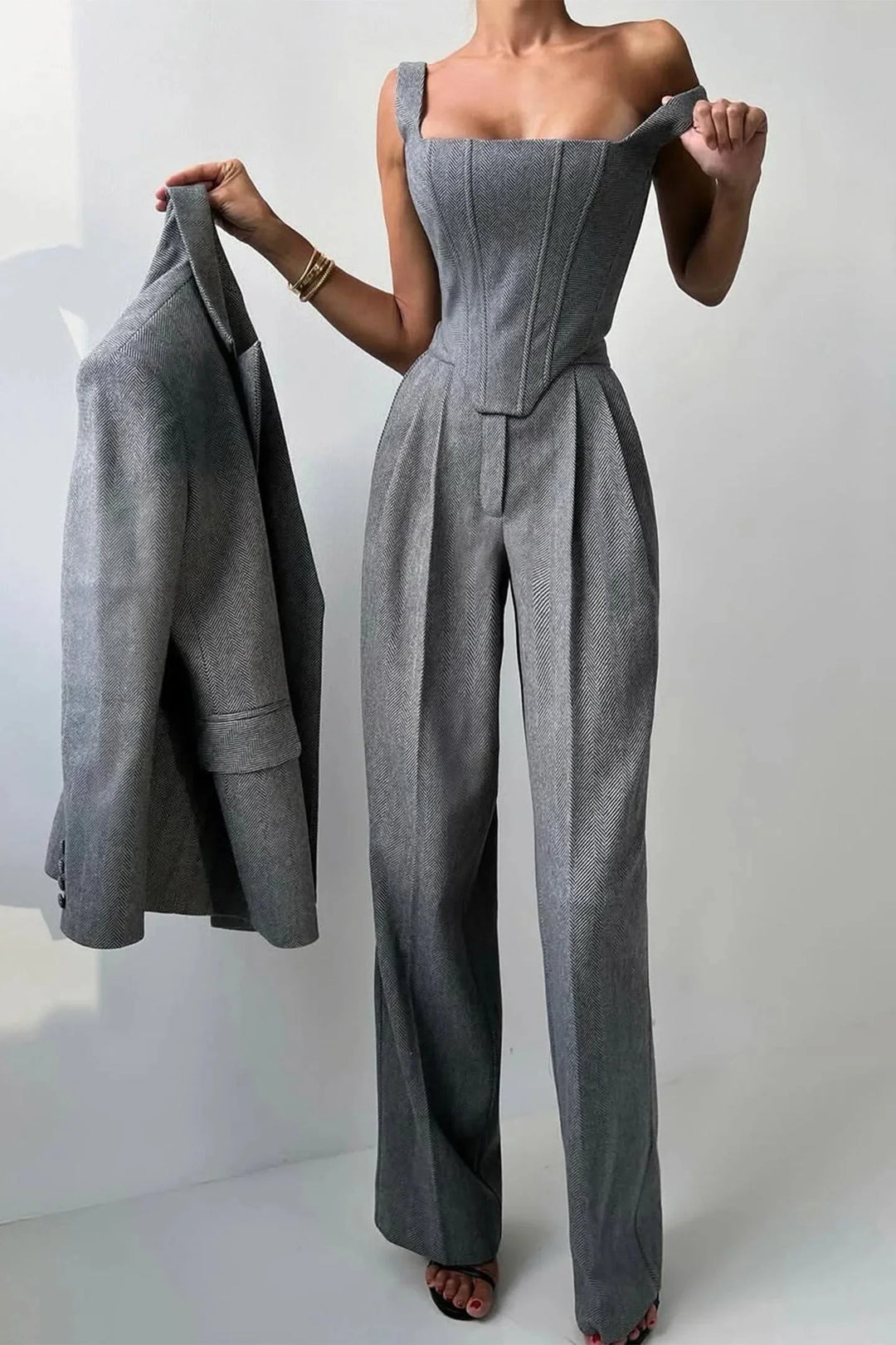 Helena - Women's three-piece fitted outfit with fitted top