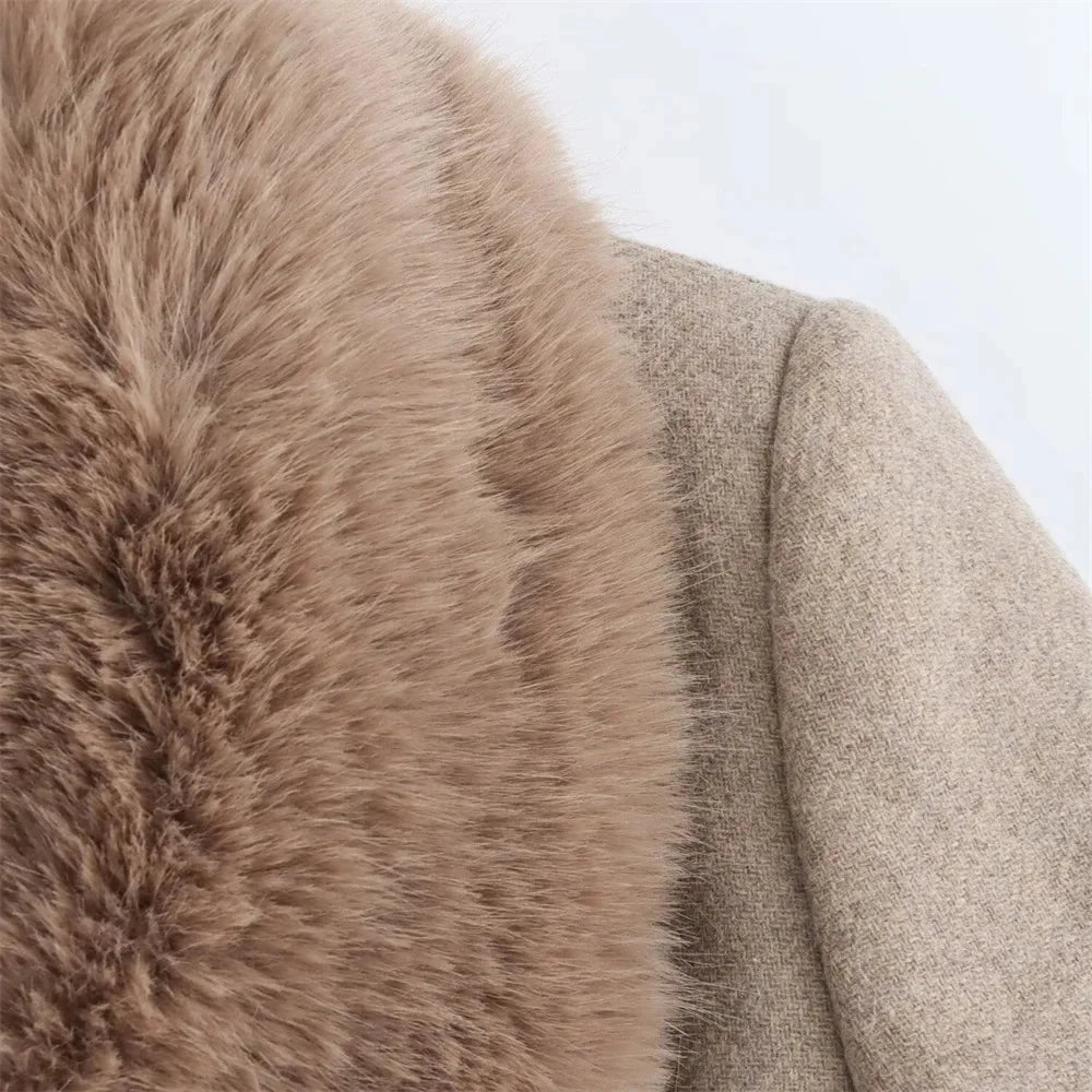 Yara - Women's coat with faux fur collar and belt