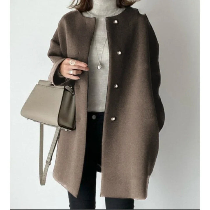 Xandra - Chic women's coat with buttons and modern style