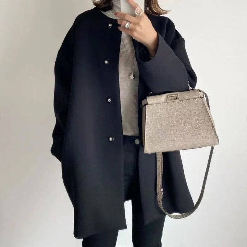Xandra - Chic women's coat with buttons and modern style