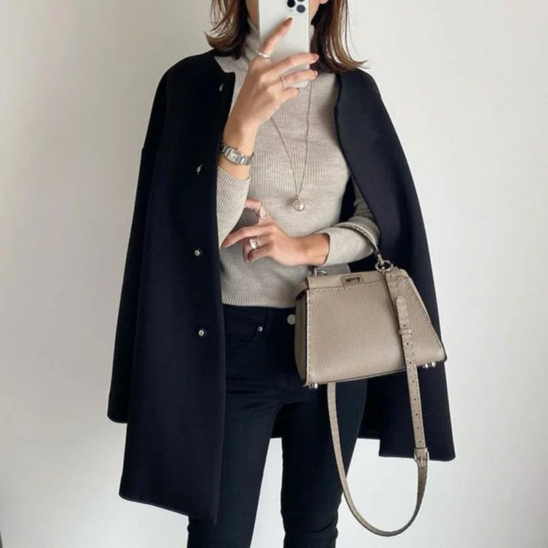 Xandra - Chic women's coat with buttons and modern style