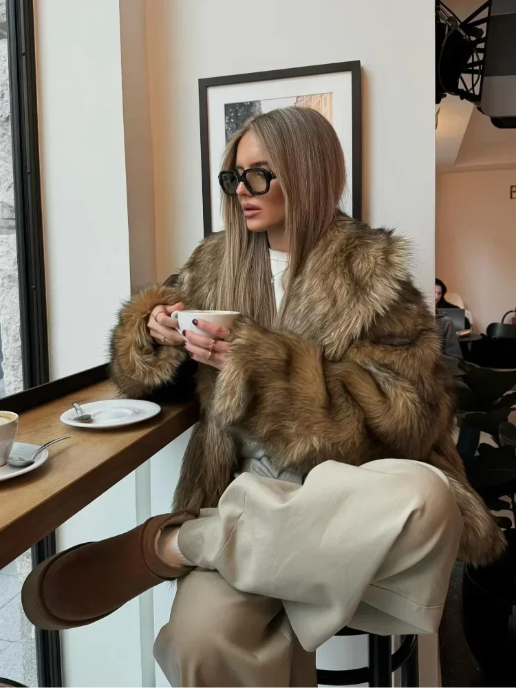 Gloria - Women's brown faux fur coat with long sleeves