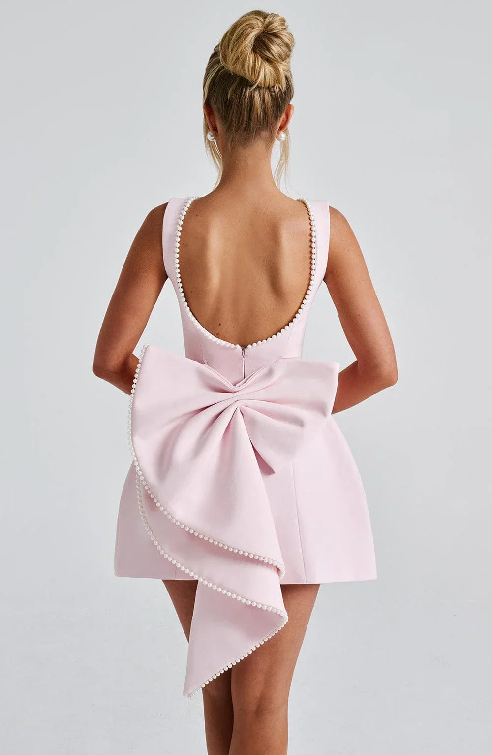 Georgia - Women's short dress with decorative bow at the back