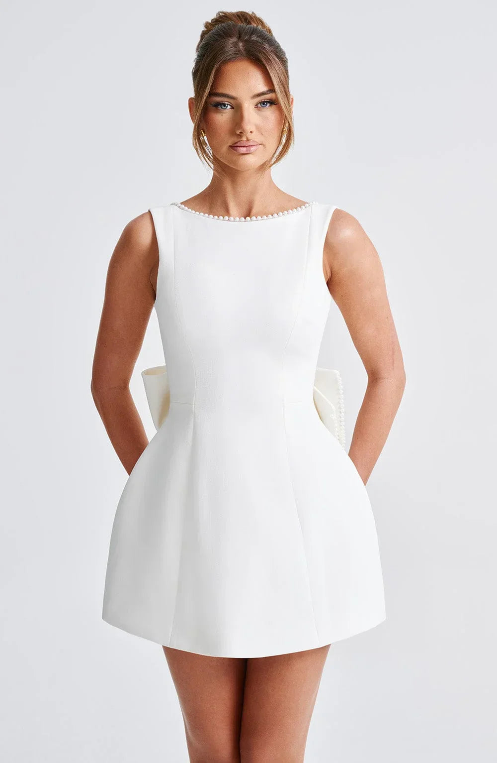 Georgia - Women's short dress with decorative bow at the back