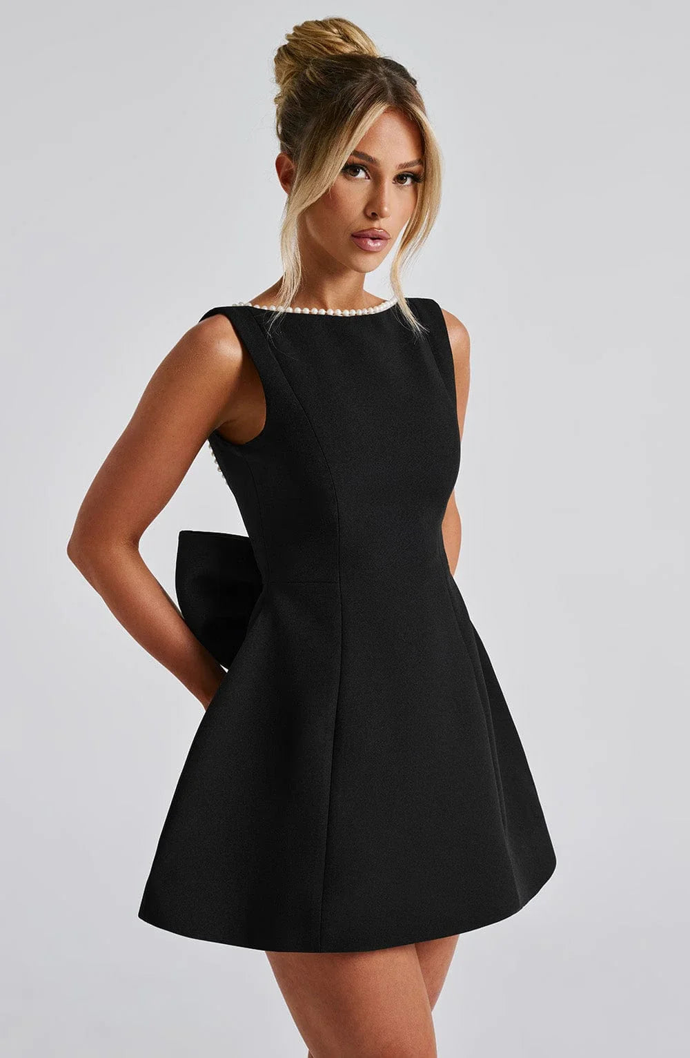 Georgia - Women's short dress with decorative bow at the back