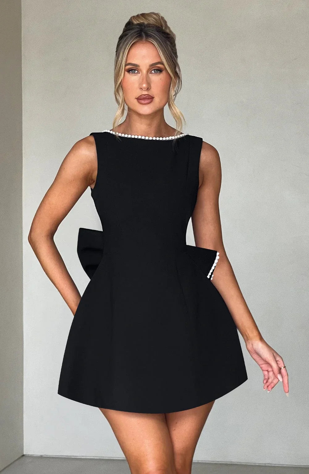 Georgia - Women's short dress with decorative bow at the back