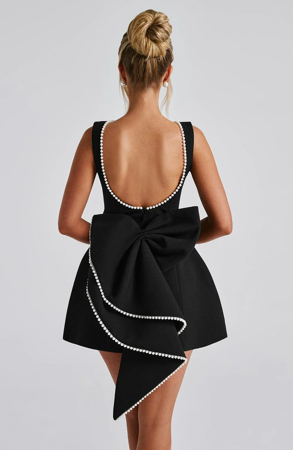 Georgia - Women's short dress with decorative bow at the back