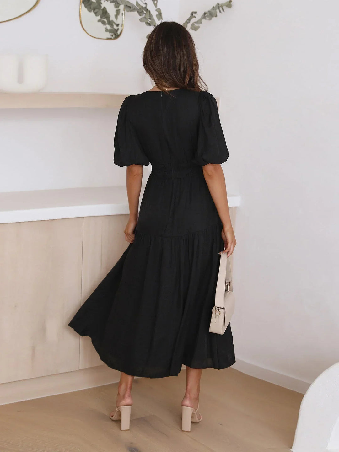 Laila - Women's midi dress with V-neck and short sleeves