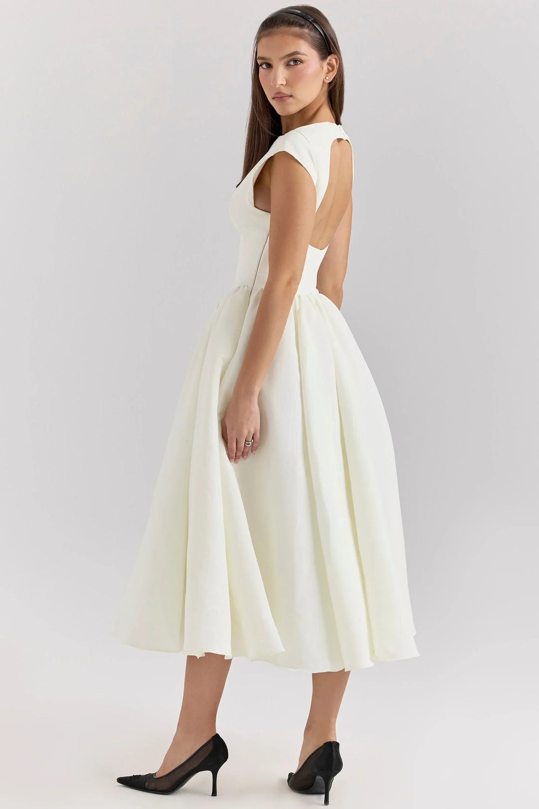 Selena - Loose-fitting midi dress with short sleeves and a round neck for evening wear