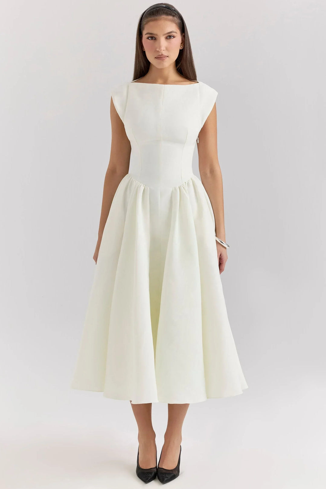 Selena - Loose-fitting midi dress with short sleeves and a round neck for evening wear