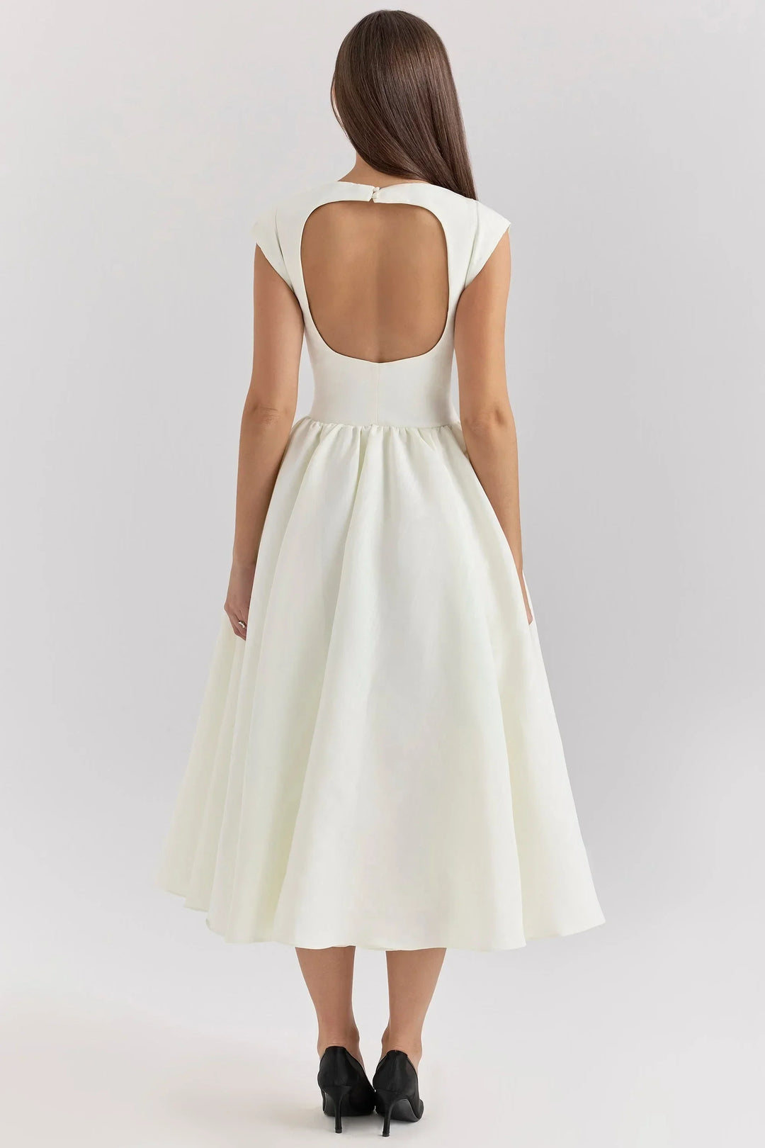 Selena - Loose-fitting midi dress with short sleeves and a round neck for evening wear