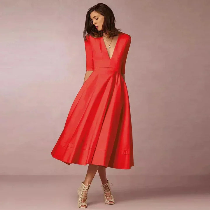 Daphne - Flared midi dress with V-neck, 3/4 sleeves and pockets