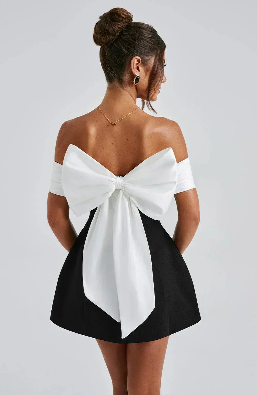 Nadia - Women's short two-tone off-the-shoulder dress with bow