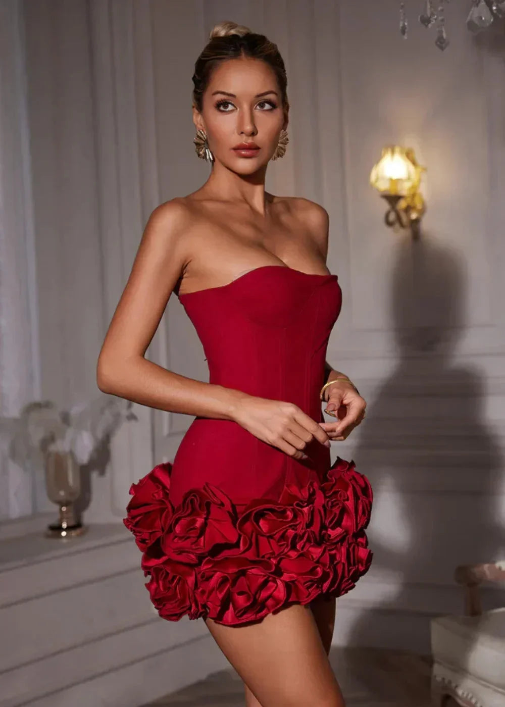 Karina - Short red strapless dress with floral details