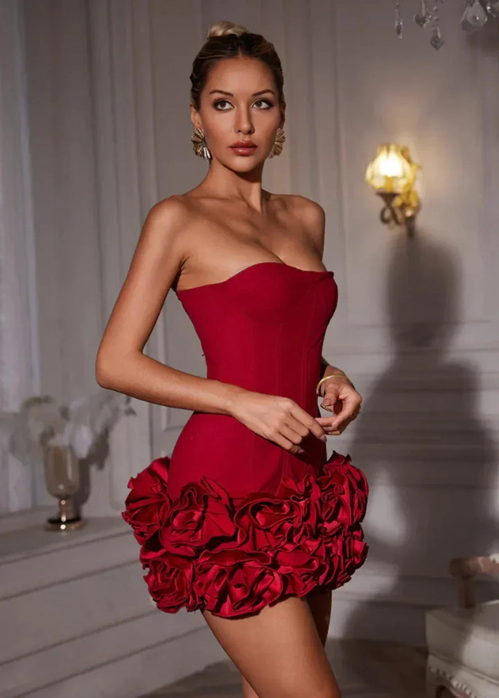 Karina - Short red strapless dress with floral details