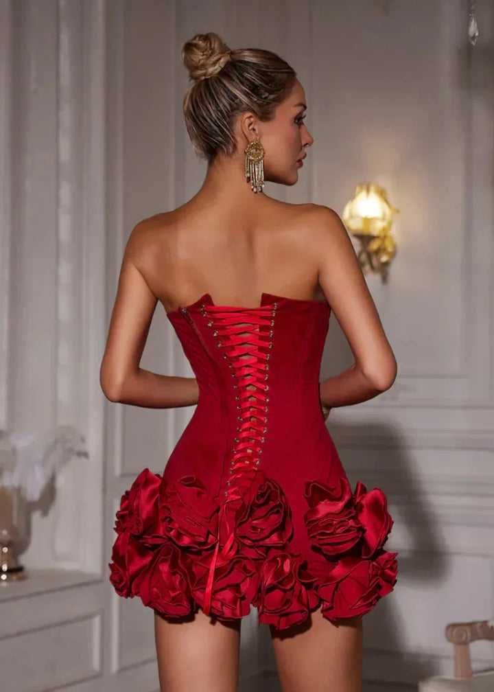 Karina - Short red strapless dress with floral details
