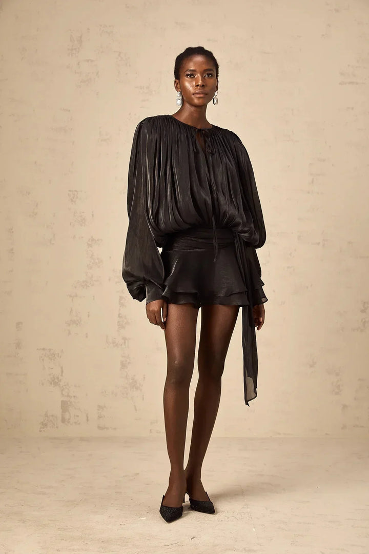Deborah - Short flowing dress with long sleeves and a tied belt