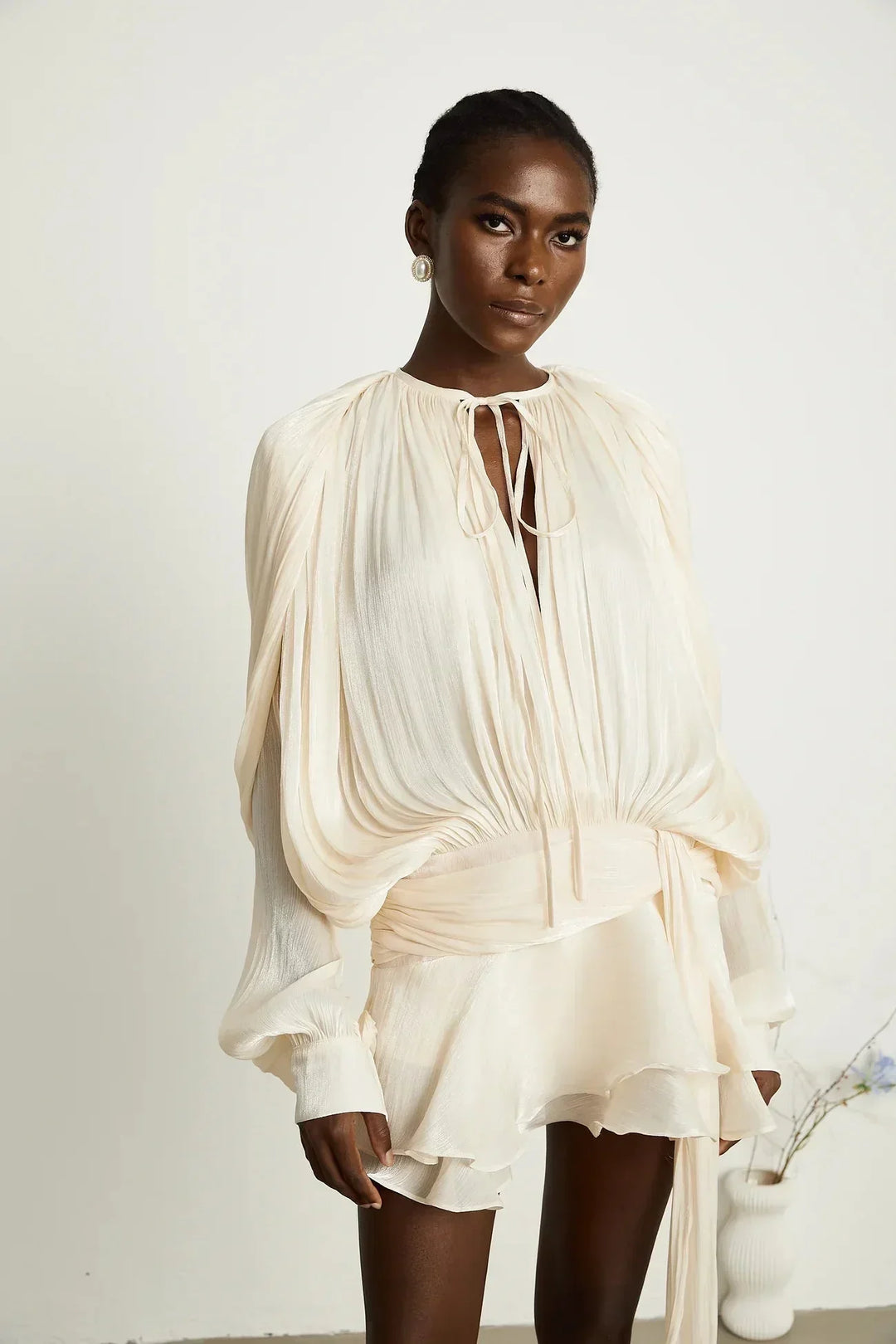 Deborah - Short flowing dress with long sleeves and a tied belt