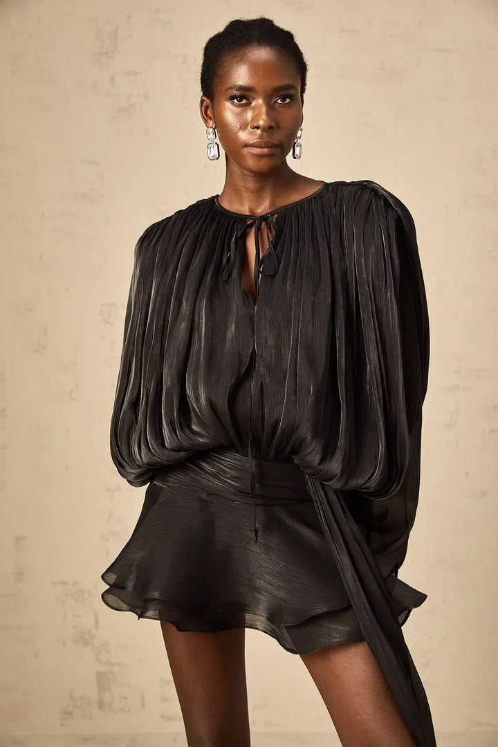 Deborah - Short flowing dress with long sleeves and a tied belt
