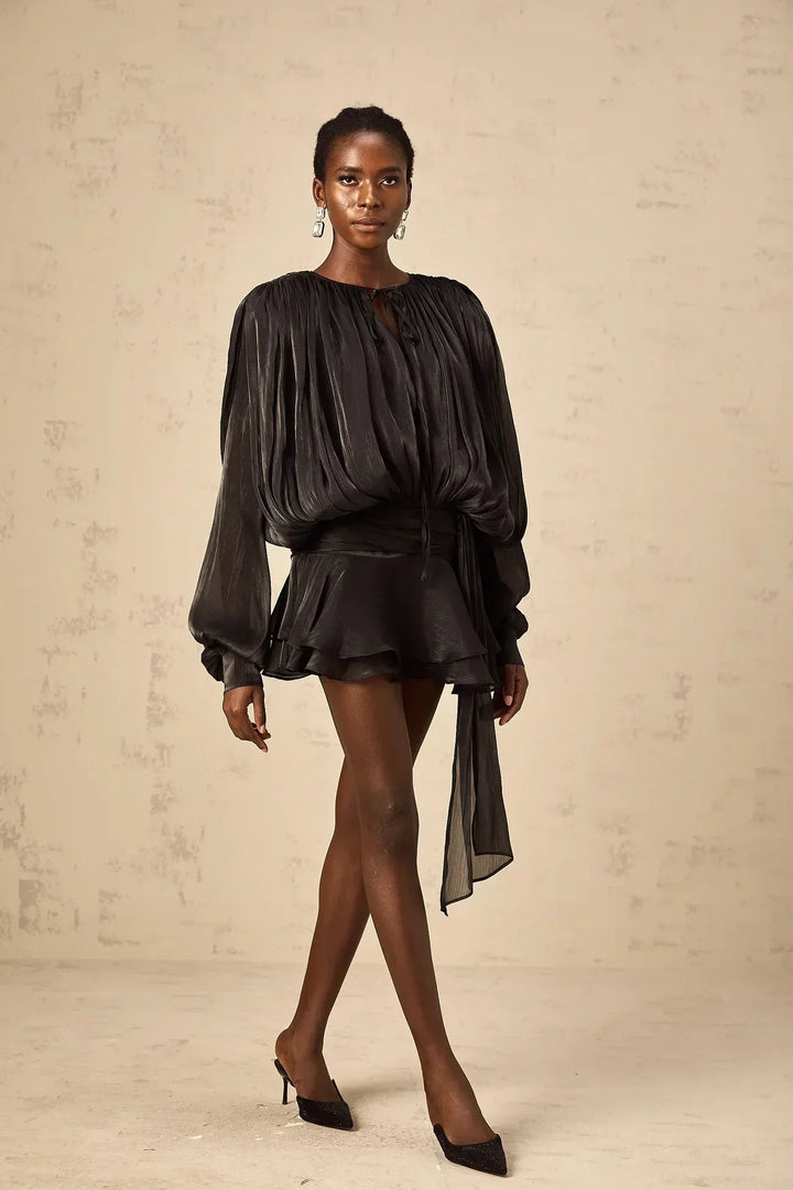 Deborah - Short flowing dress with long sleeves and a tied belt