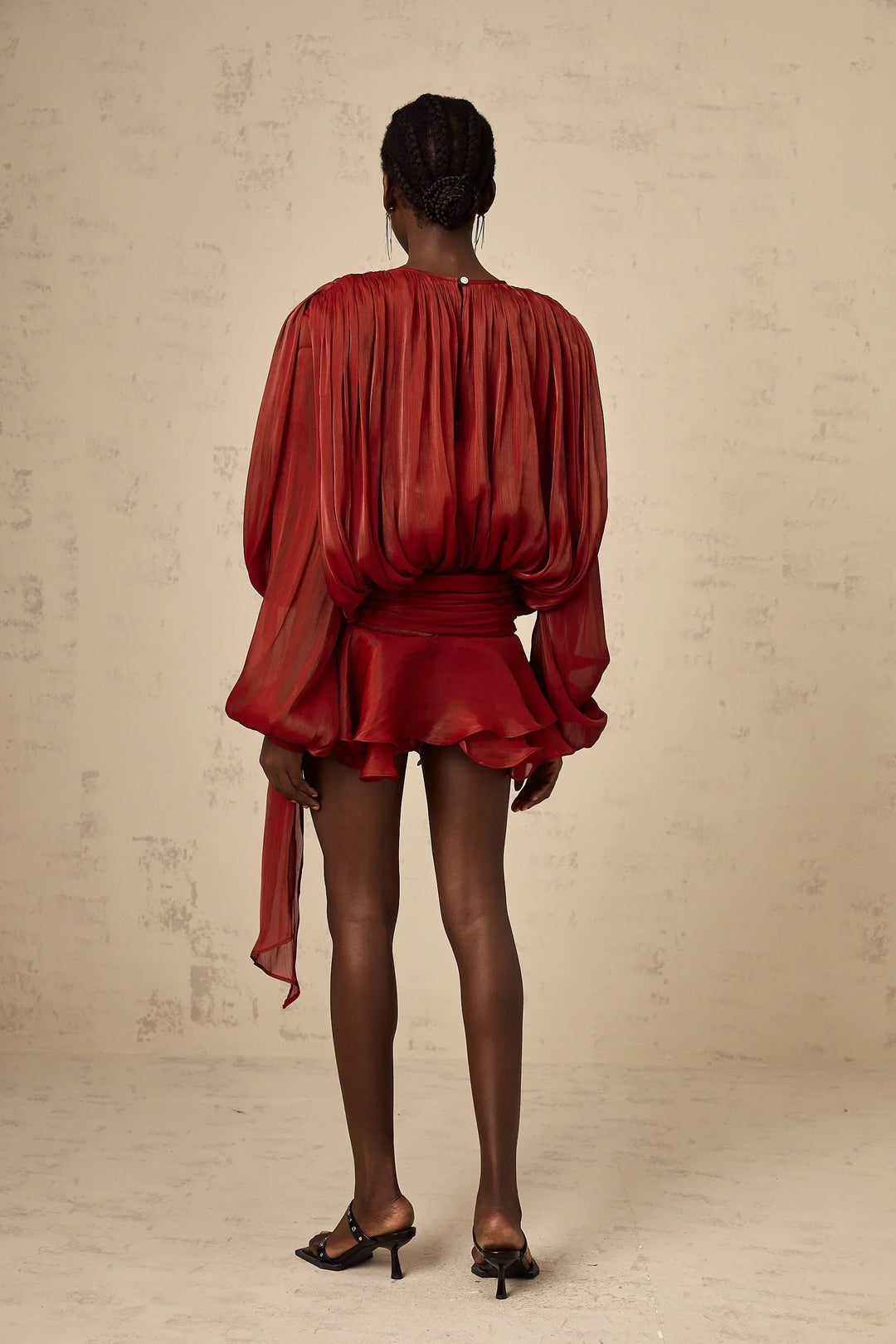 Deborah - Short flowing dress with long sleeves and a tied belt