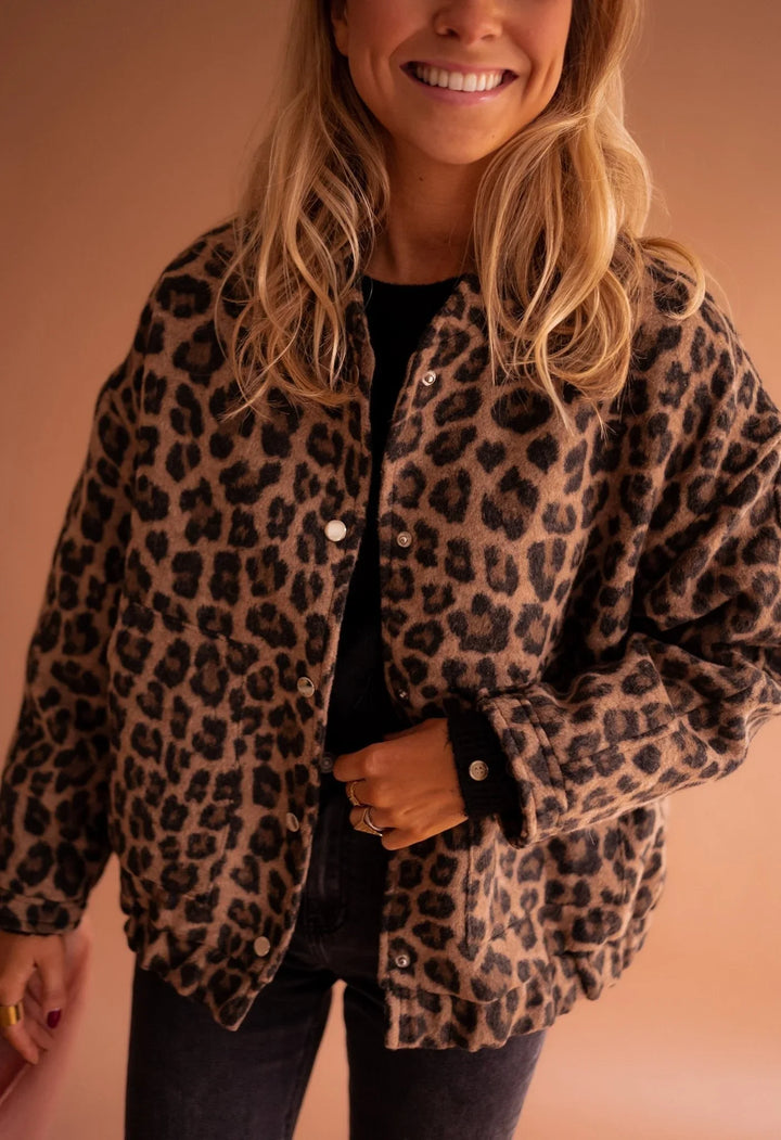 Edith - Women's leopard print jacket with snap buttons